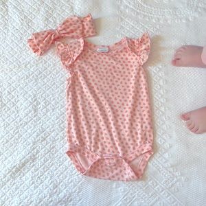 Baby girl onesie with bow